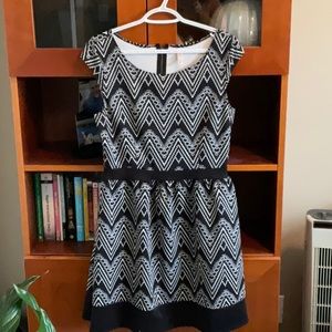 Black & White pattern Dress -Large
